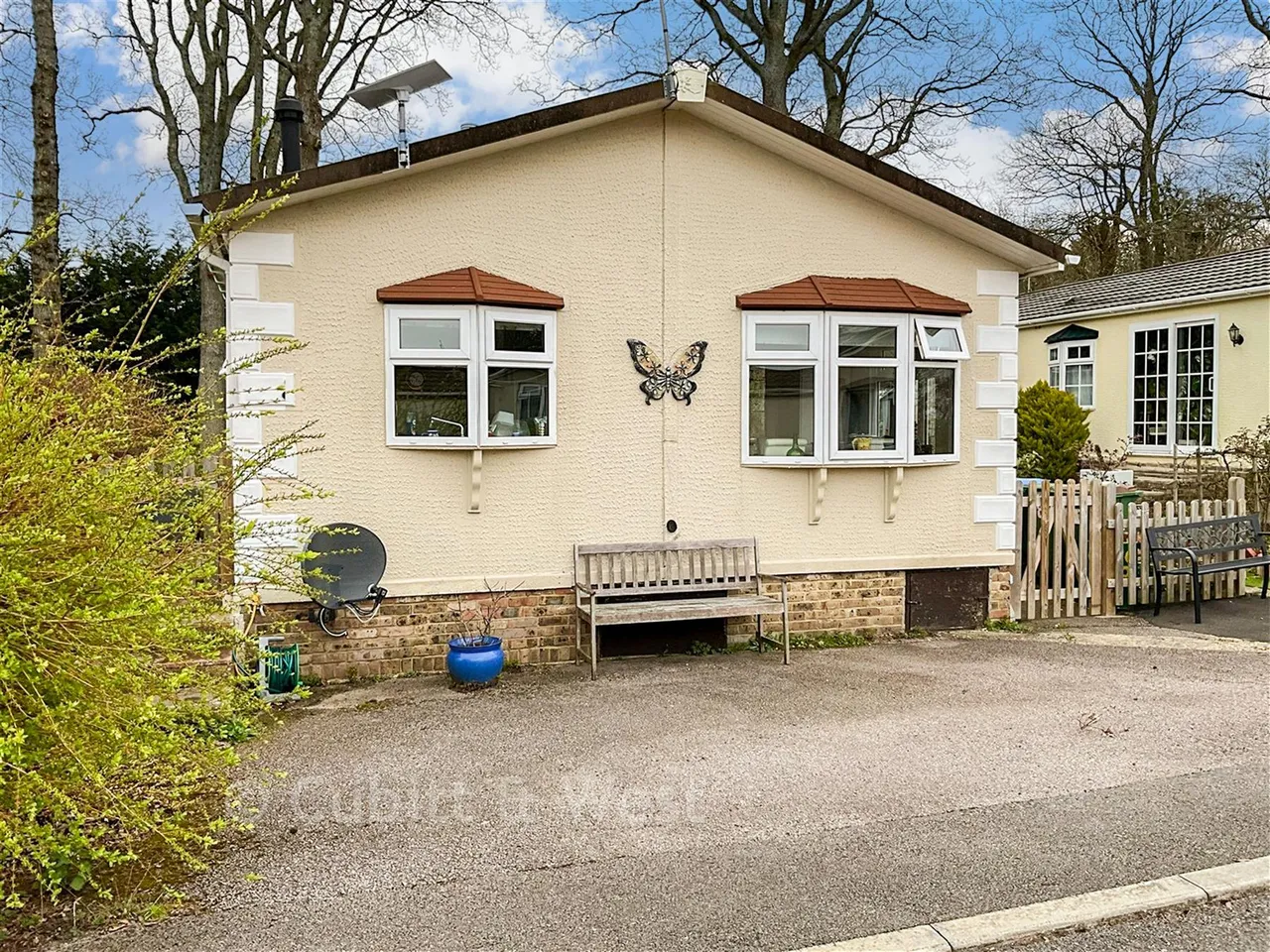 2 bed park home for sale, Emms Lane, Brooks Green, RH13