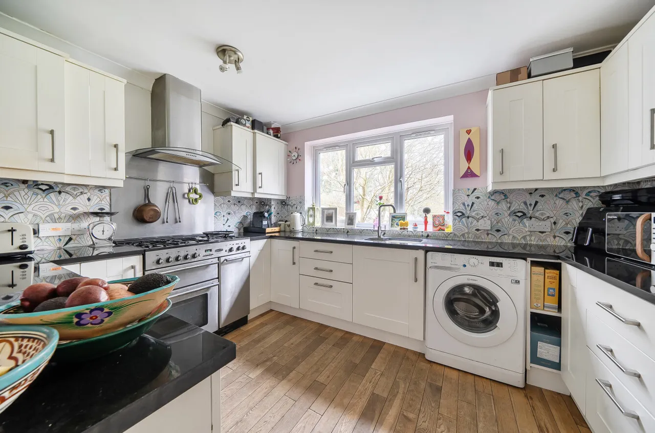 St. Johns Road, Woking, GU21, photo 2