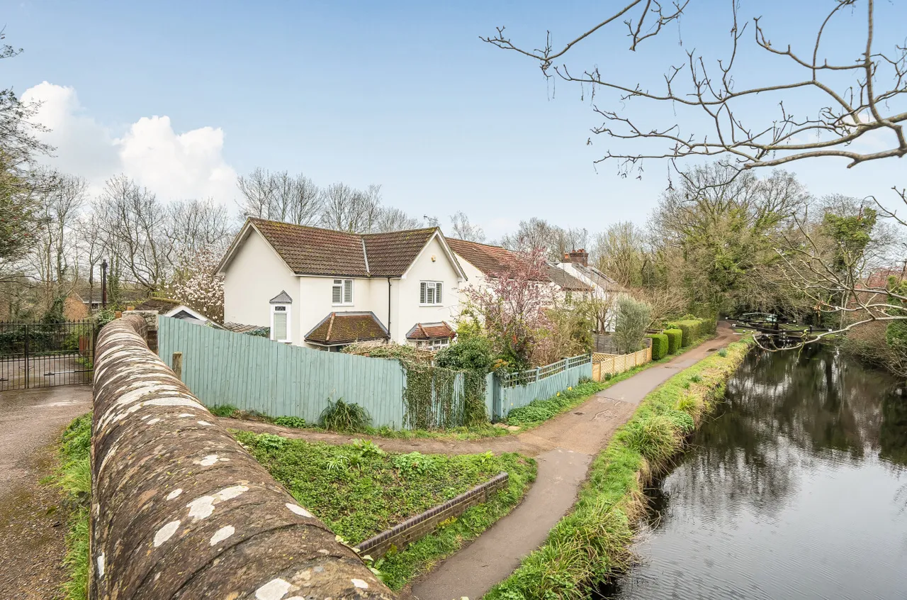 St. Johns Road, Woking, GU21, photo 18