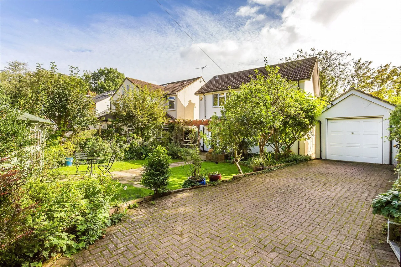 St. Johns Road, Woking, GU21, photo 17