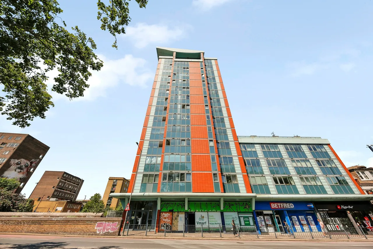 2 bed property for sale — Flat 71, 187 East India Dock Road, London, E14 0EF