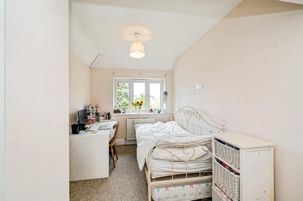 Vale Road, Manor Park, HP20, photo 14