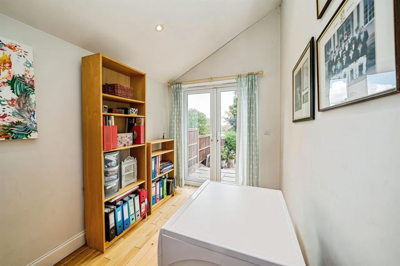 Vale Road, Manor Park, HP20, photo 8