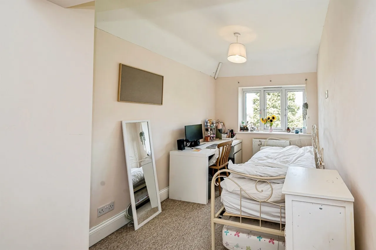 Vale Road, Manor Park, HP20, photo 15
