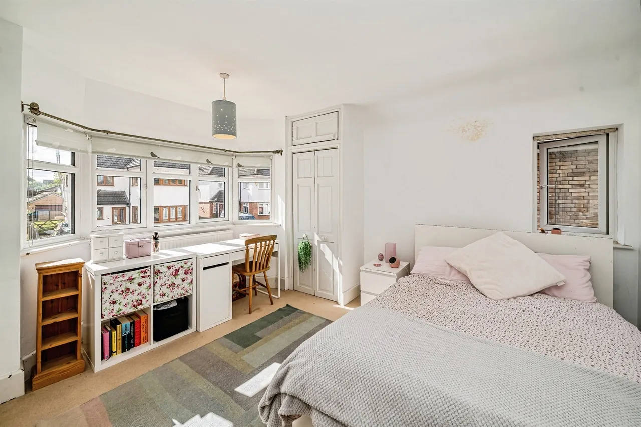 Vale Road, Manor Park, HP20, photo 13