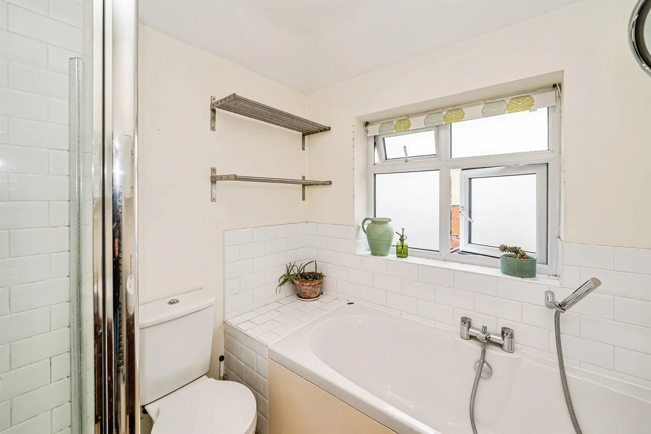 Vale Road, Manor Park, HP20, photo 16