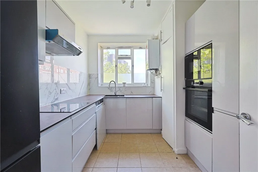 3 bed flat for sale — Rollo Court, Strasburg Road, London, SW11