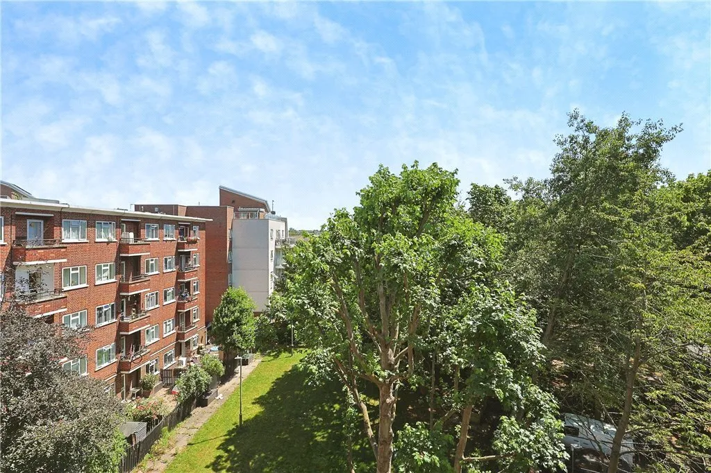 Rollo Court, Strasburg Road, London, SW11, photo 20