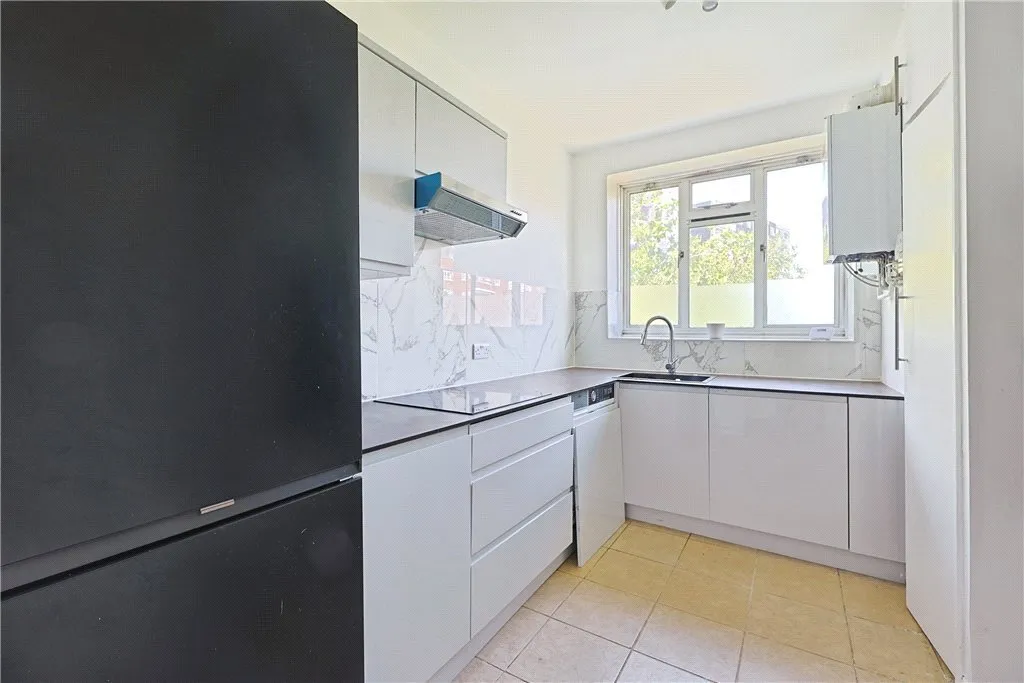 Rollo Court, Strasburg Road, London, SW11, photo 4