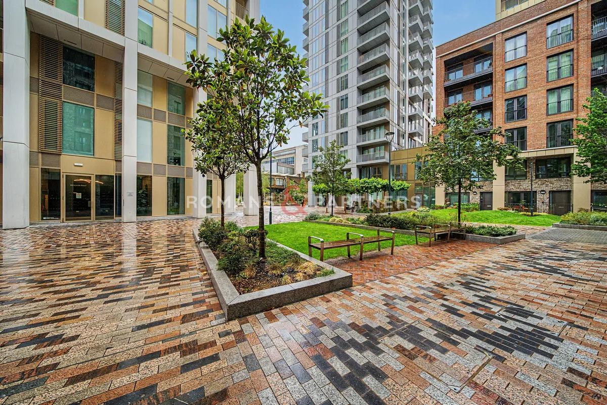 Bouchon Point, Silk District, E1, photo 12