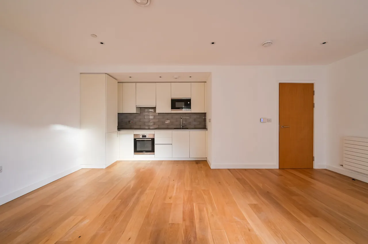 Flat 5, 23 Maud Street, London, photo 2