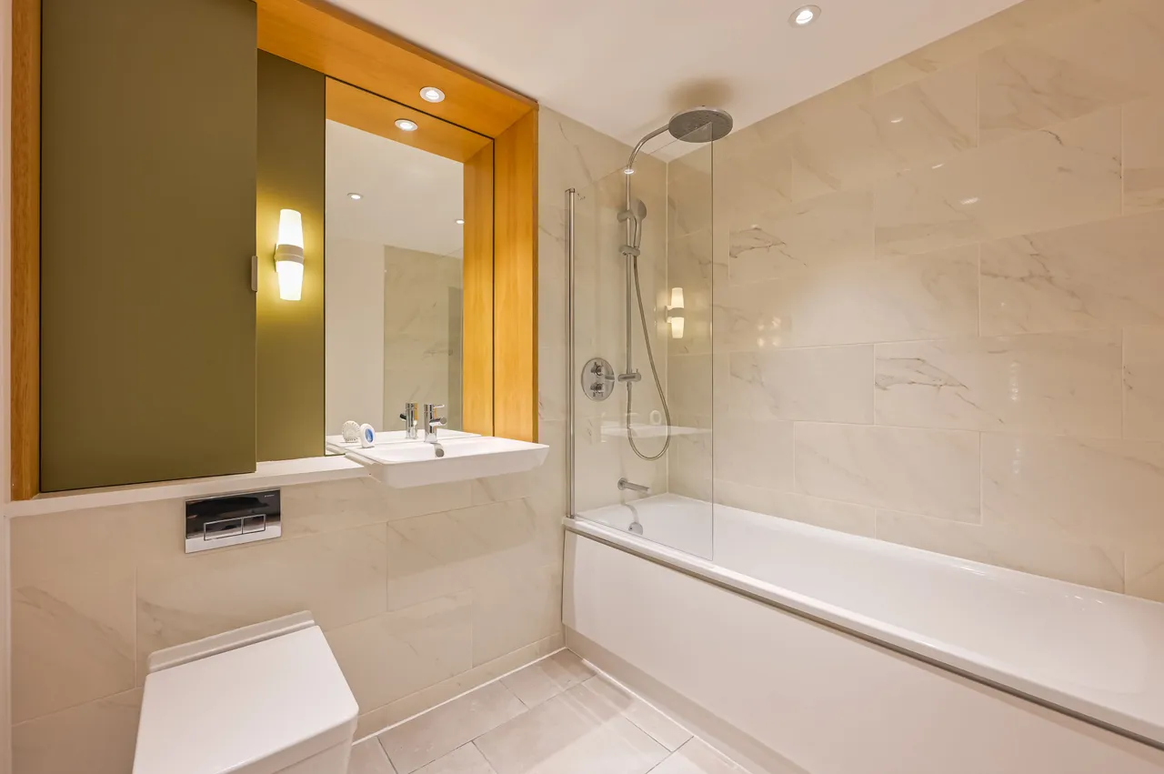 Flat 5, 23 Maud Street, London, photo 5