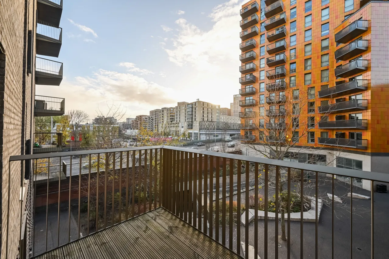 Flat 5, 23 Maud Street, London, photo 4