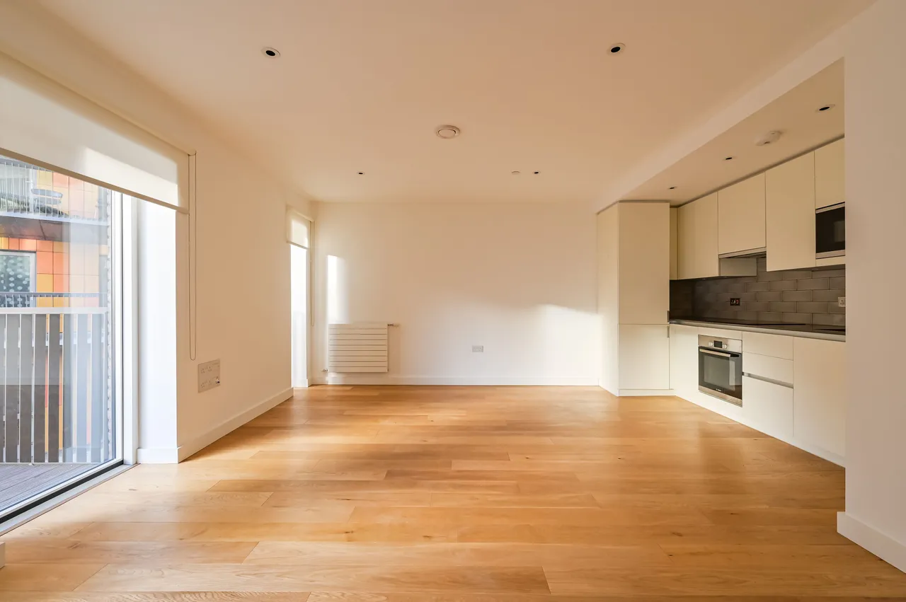 Flat 5, 23 Maud Street, London, photo 8
