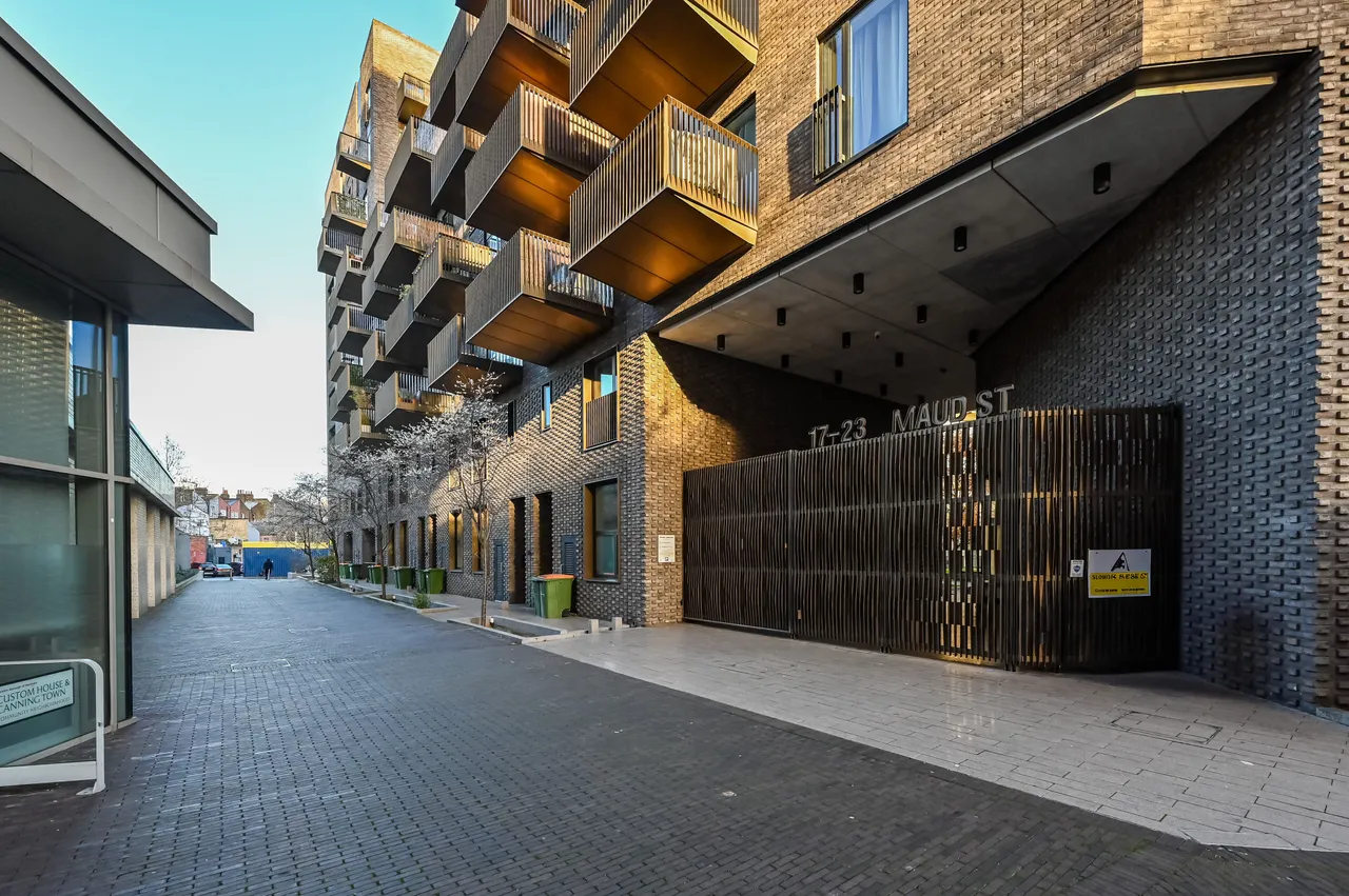 Flat 5, 23 Maud Street, London, photo 12