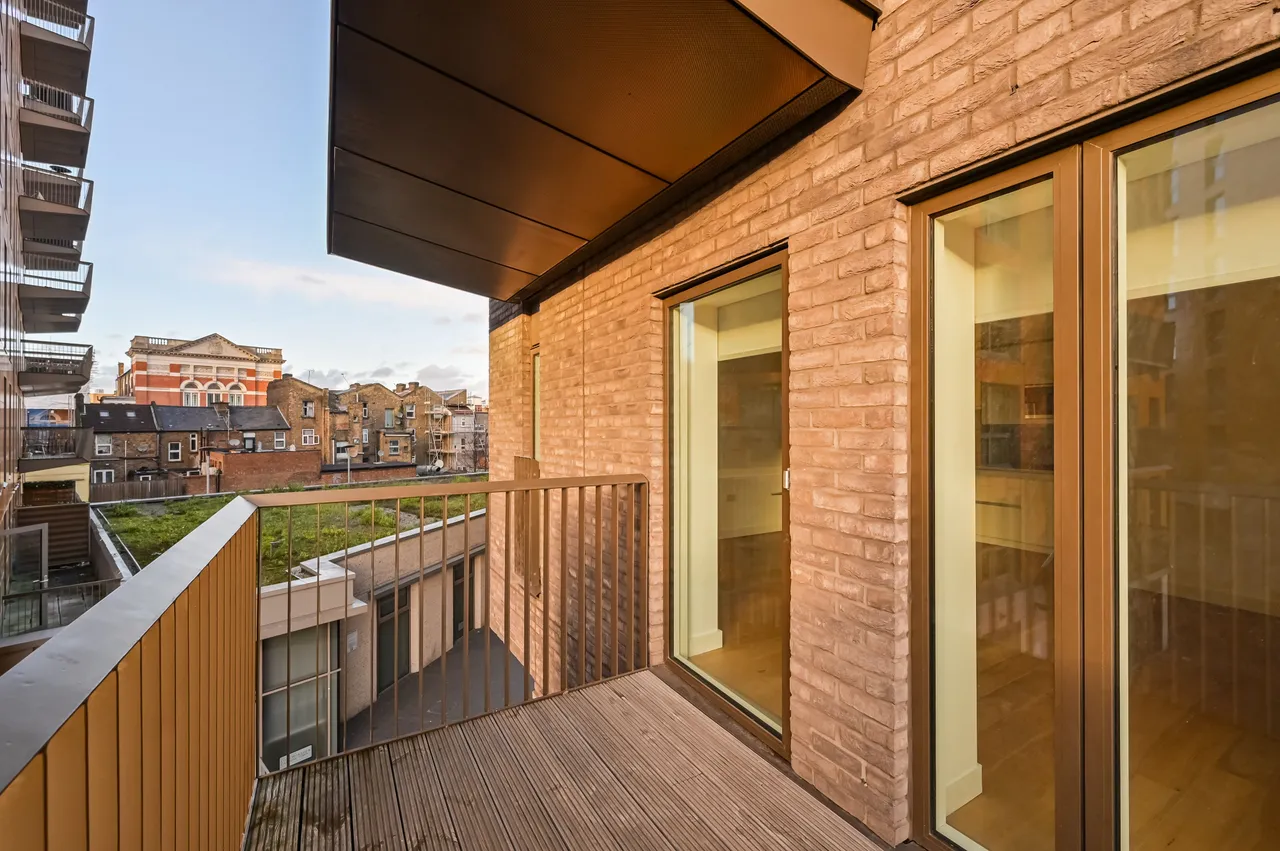 Flat 5, 23 Maud Street, London, photo 10
