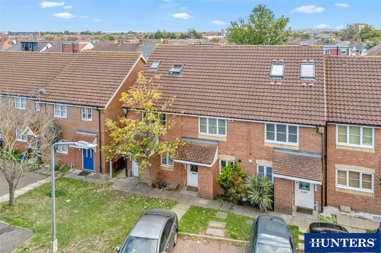 Westfield Gardens, Chadwell Heath, RM6, photo 20