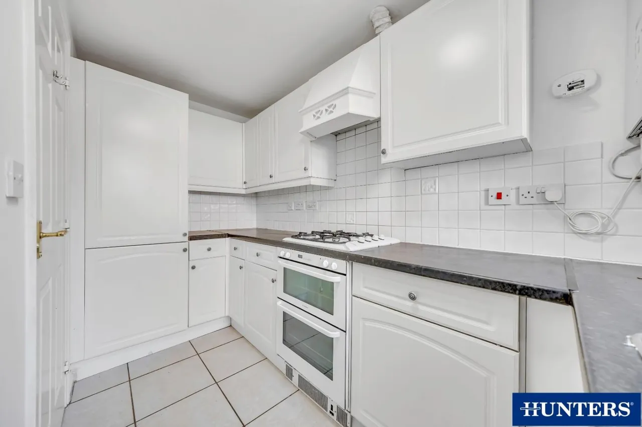 Westfield Gardens, Chadwell Heath, RM6, photo 5