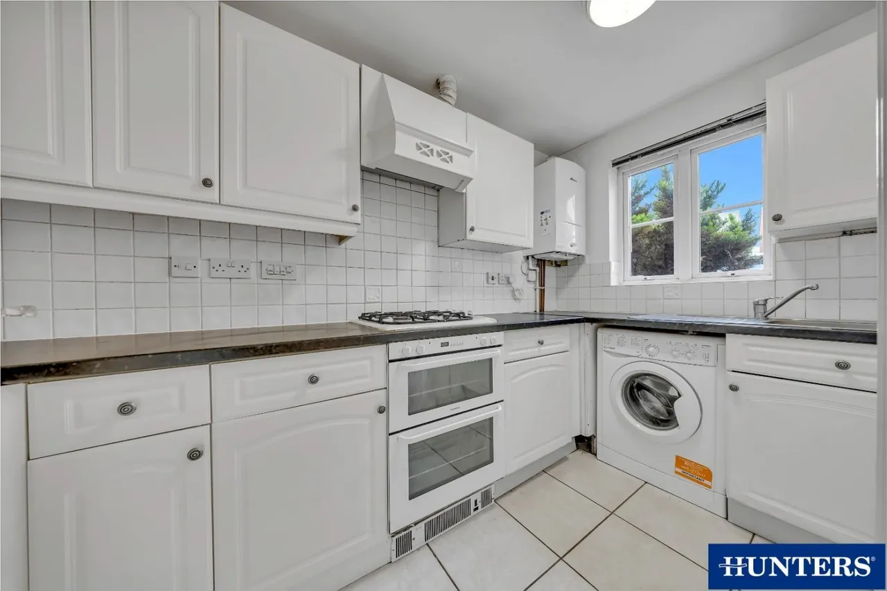 Westfield Gardens, Chadwell Heath, RM6, photo 4
