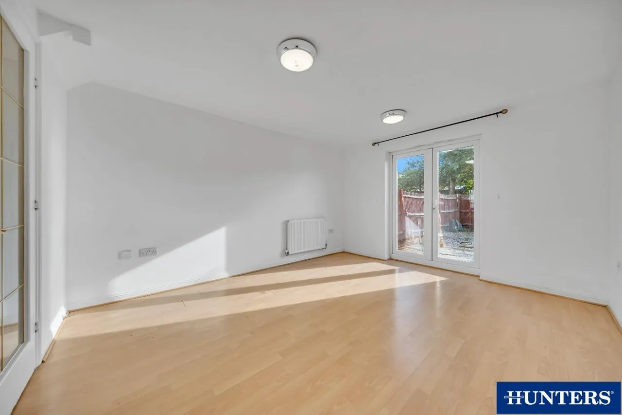 Westfield Gardens, Chadwell Heath, RM6, photo 2