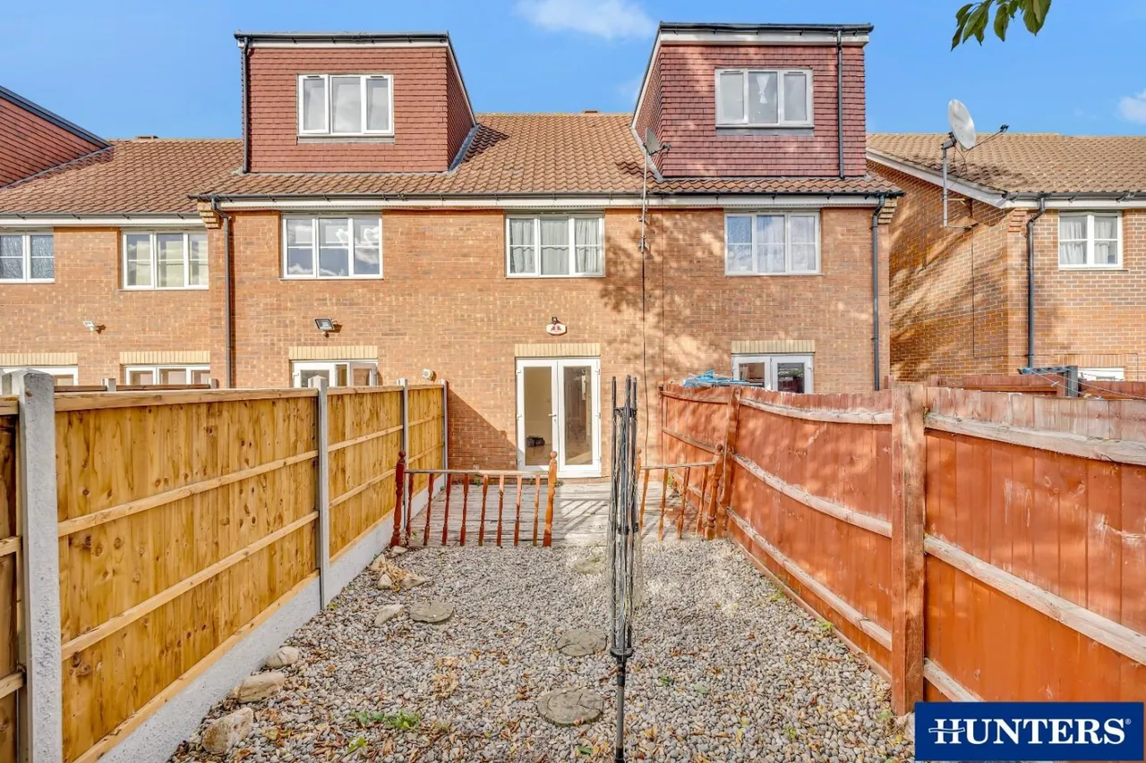 Westfield Gardens, Chadwell Heath, RM6, photo 16