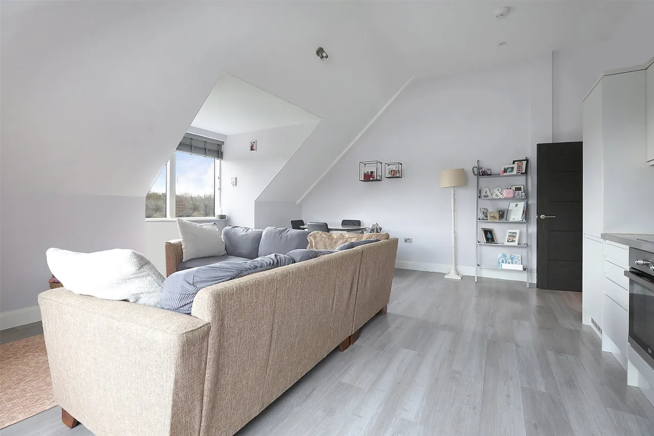 Challenge Court, Leatherhead, KT22, photo 7