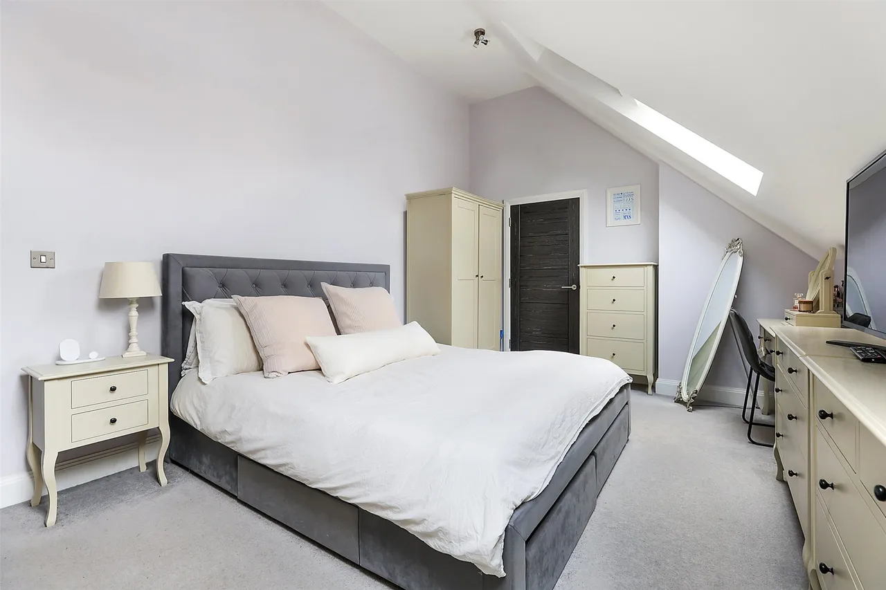 Challenge Court, Leatherhead, KT22, photo 8