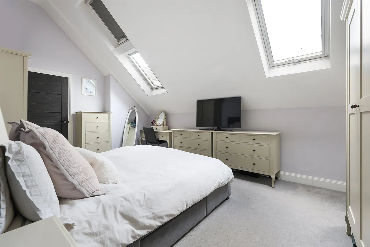 Challenge Court, Leatherhead, KT22, photo 9