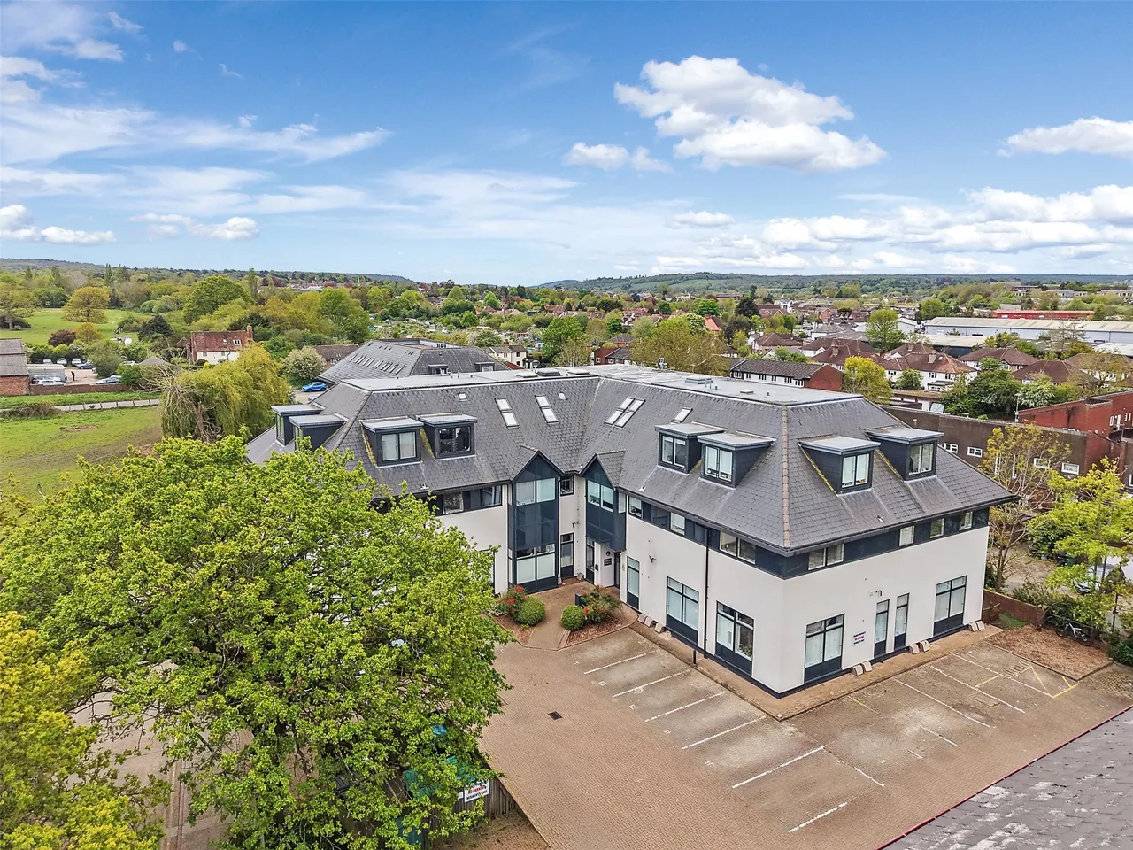 Challenge Court, Leatherhead, KT22, photo 15