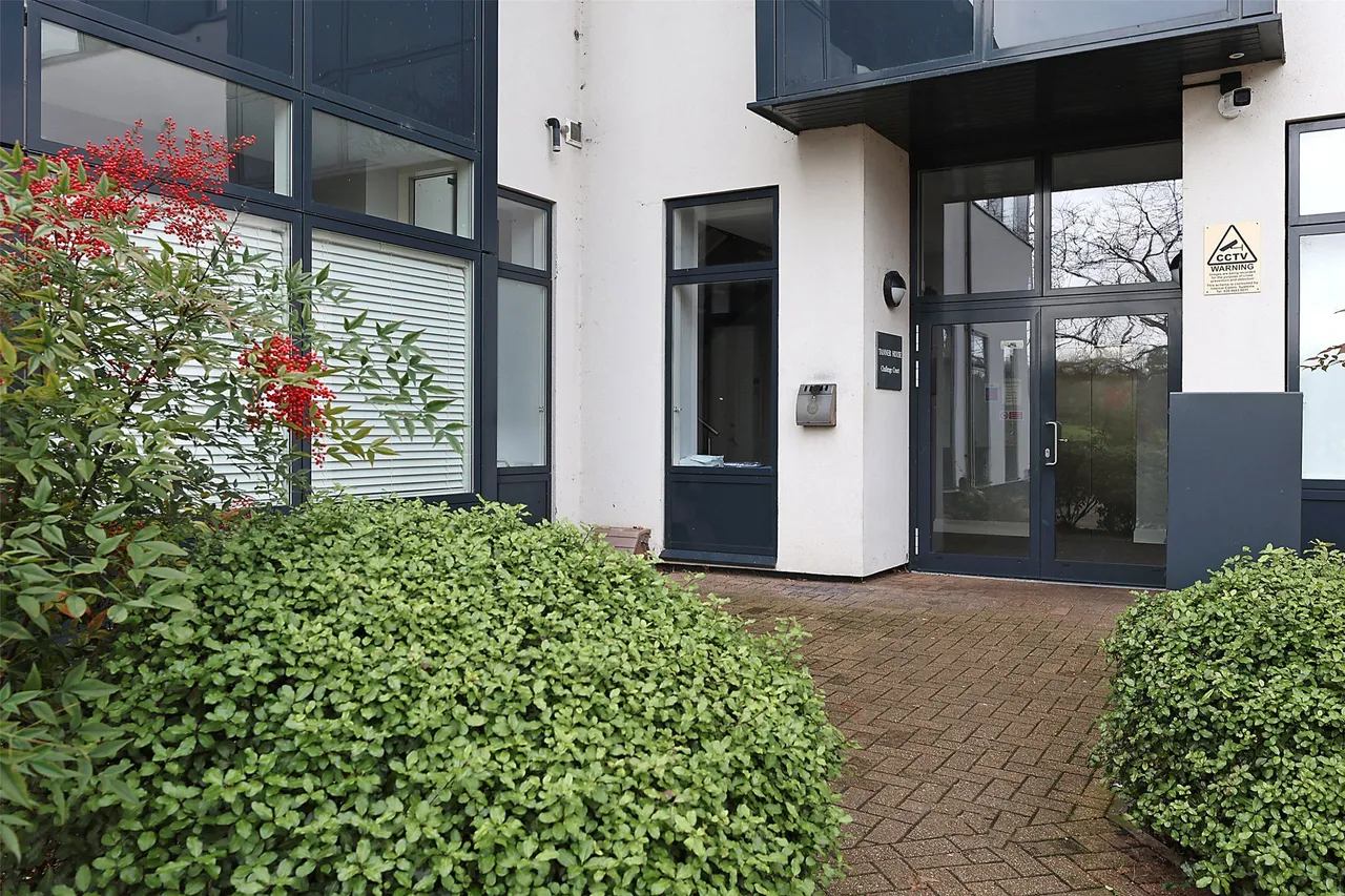 Challenge Court, Leatherhead, KT22, photo 14