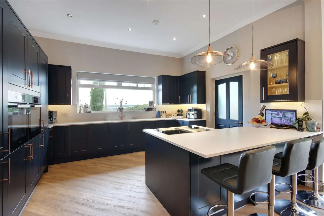 Pilgrims Way, Harrietsham, Maidstone, Kent, ME17 1BU, photo 4