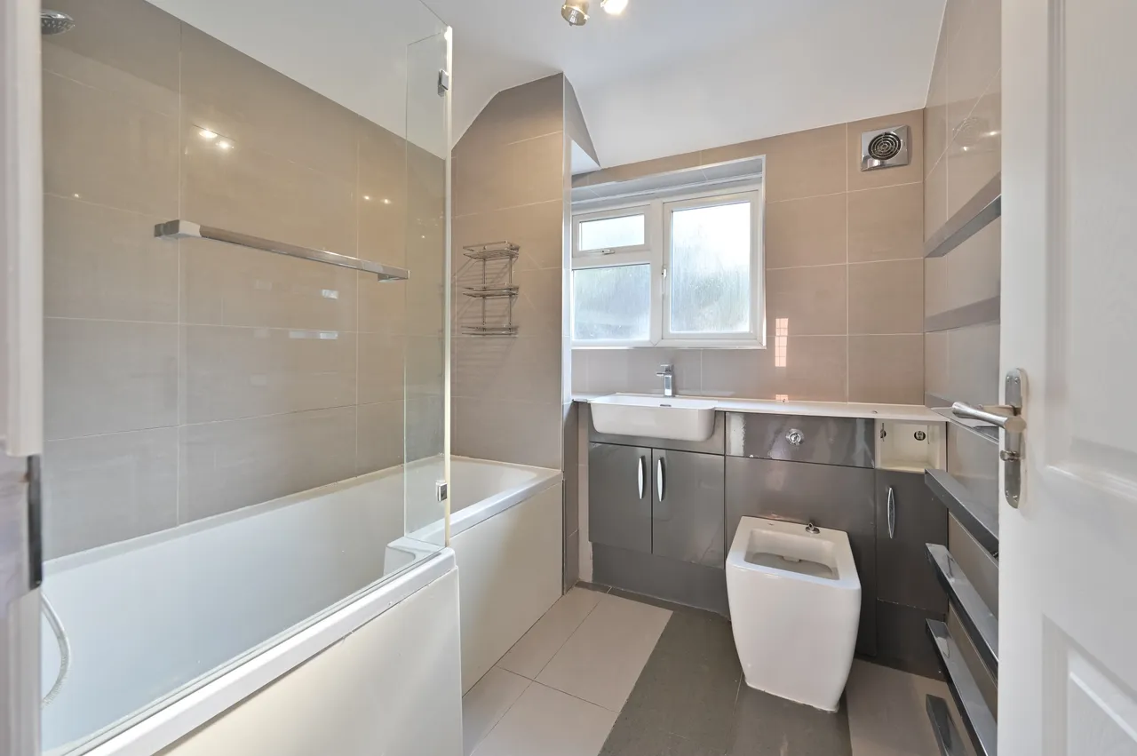 Bushey, WD23, photo 8