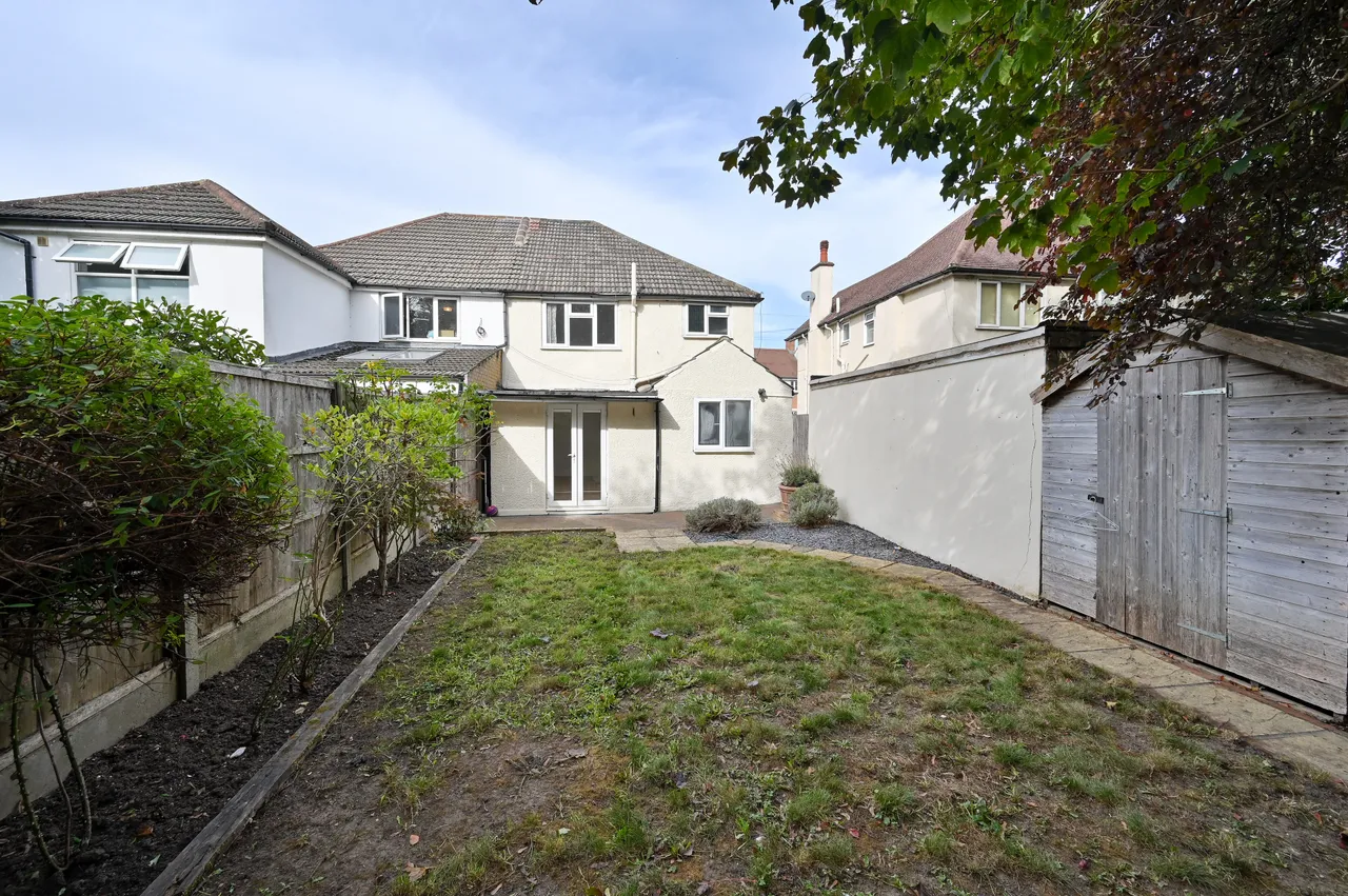 Bushey, WD23, photo 16