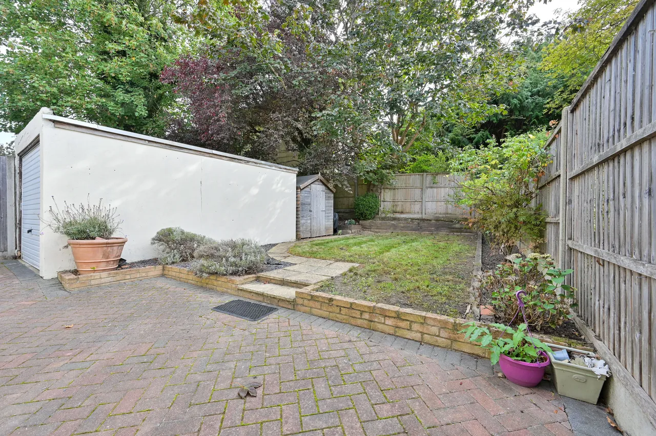 Bushey, WD23, photo 18