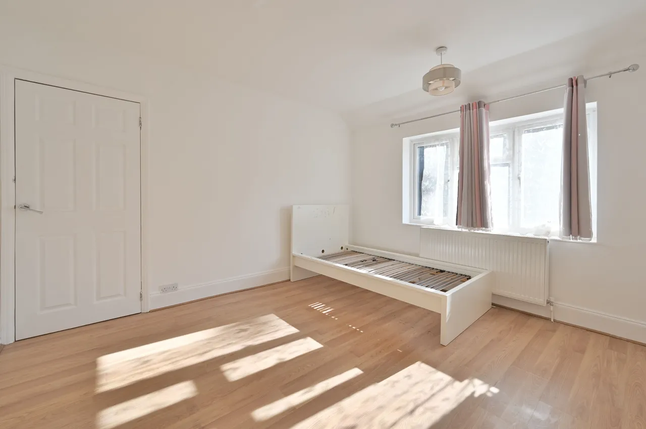 Bushey, WD23, photo 9