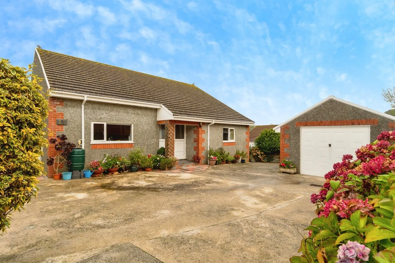 Aysshton Gardens, Callington, photo 9