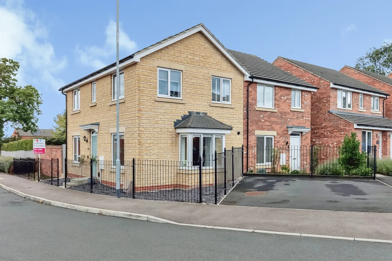 3 bed house for sale — Red Kite Way, Raunds, Wellingborough