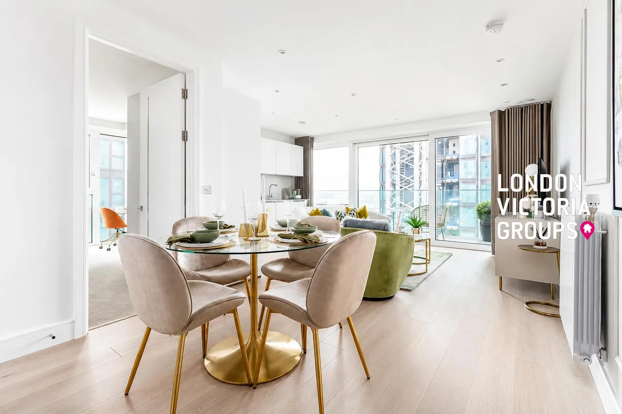 2 bed flat for sale, Brigadier Walk, London