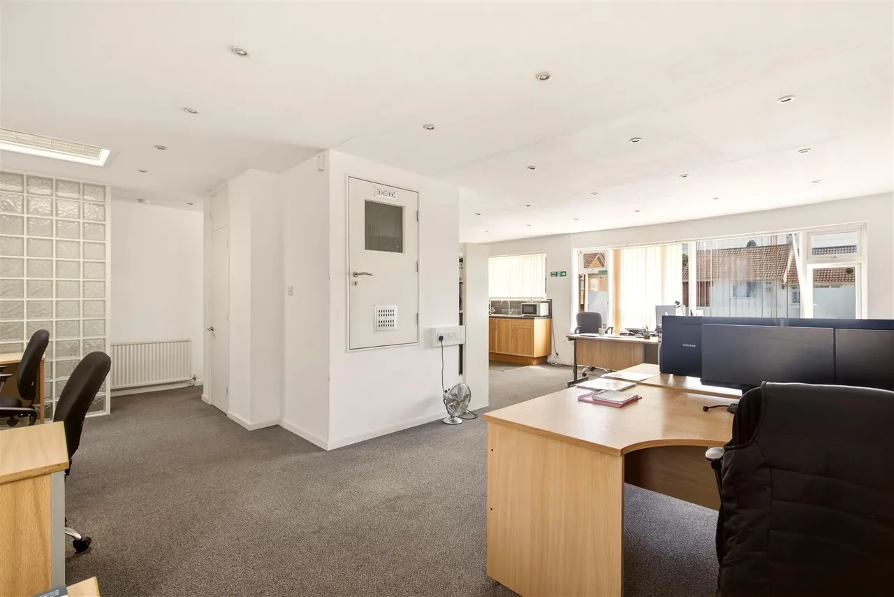 Rosemead Drive, Oadby, photo 6