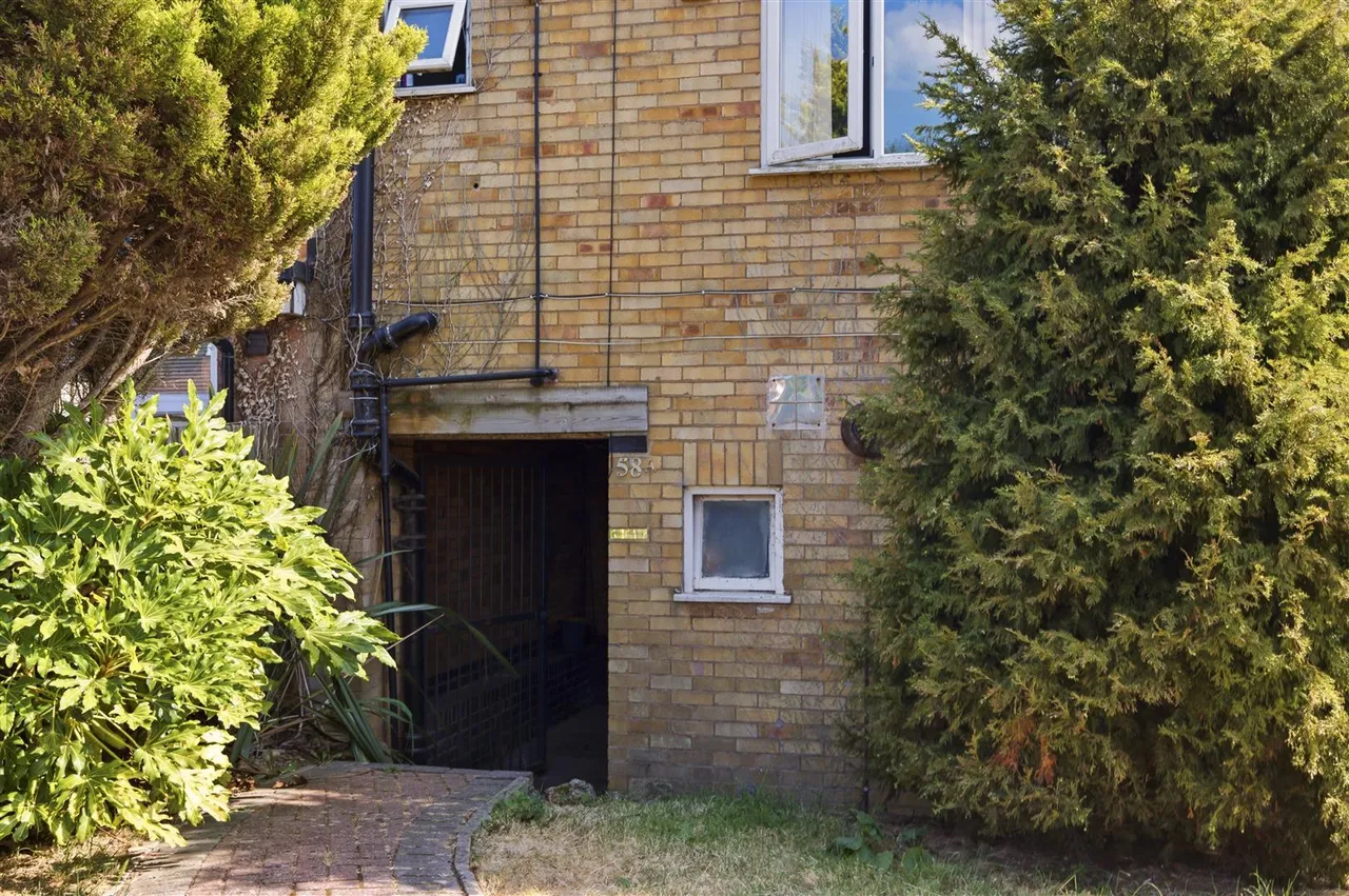 Rosemead Drive, Oadby, photo 12