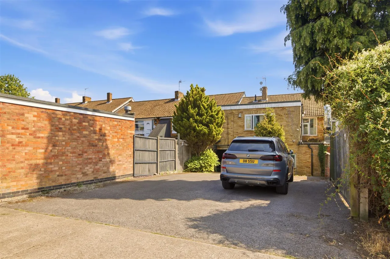 Rosemead Drive, Oadby, photo 14