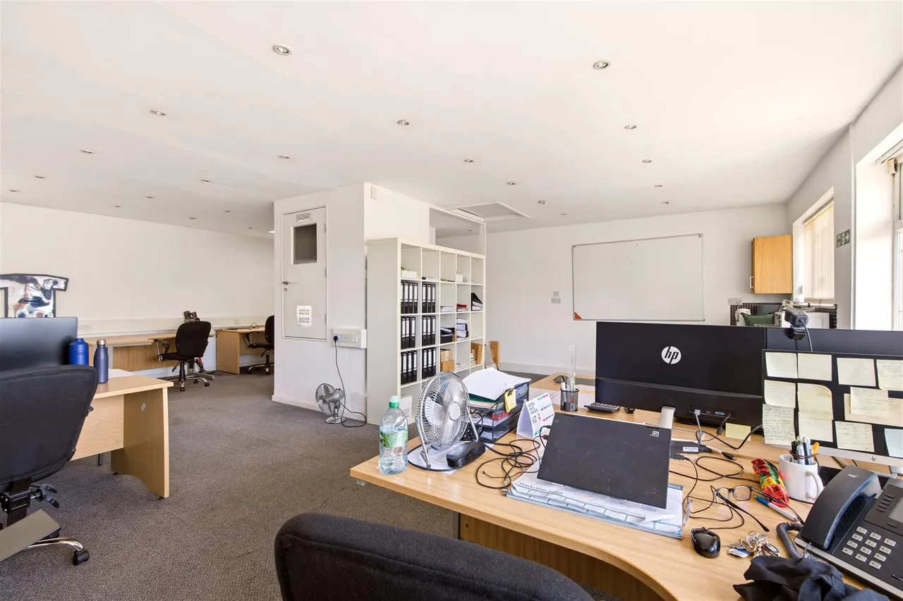Rosemead Drive, Oadby, photo 5