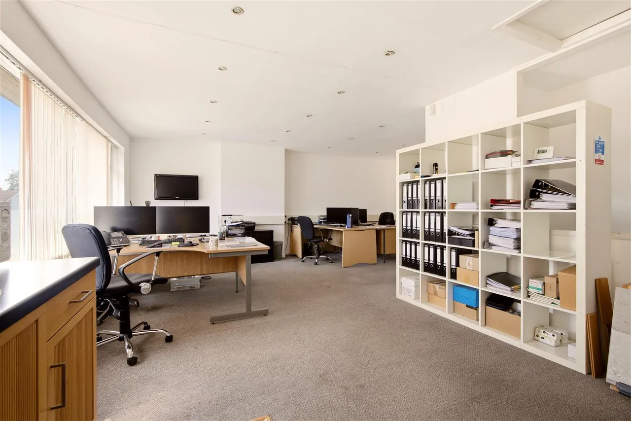 Rosemead Drive, Oadby, photo 2