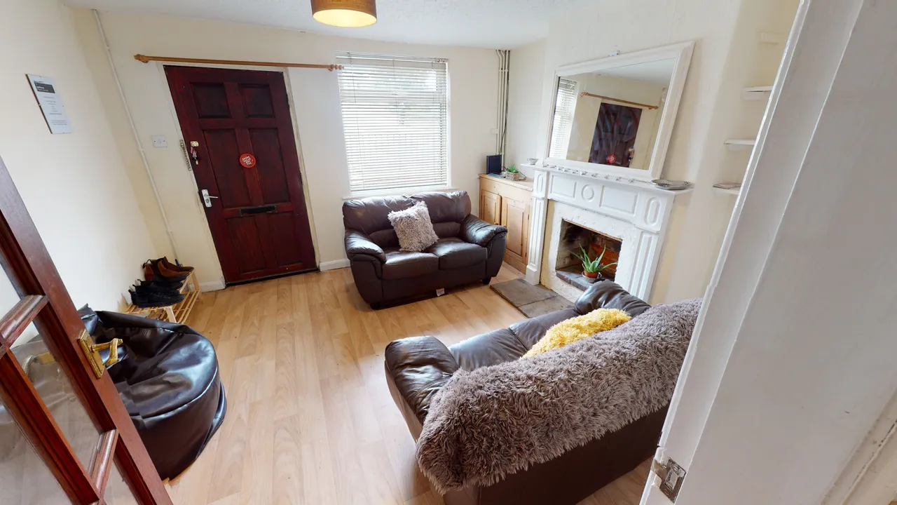 2 bed house to rent, Carholme Road, Available October, LN1