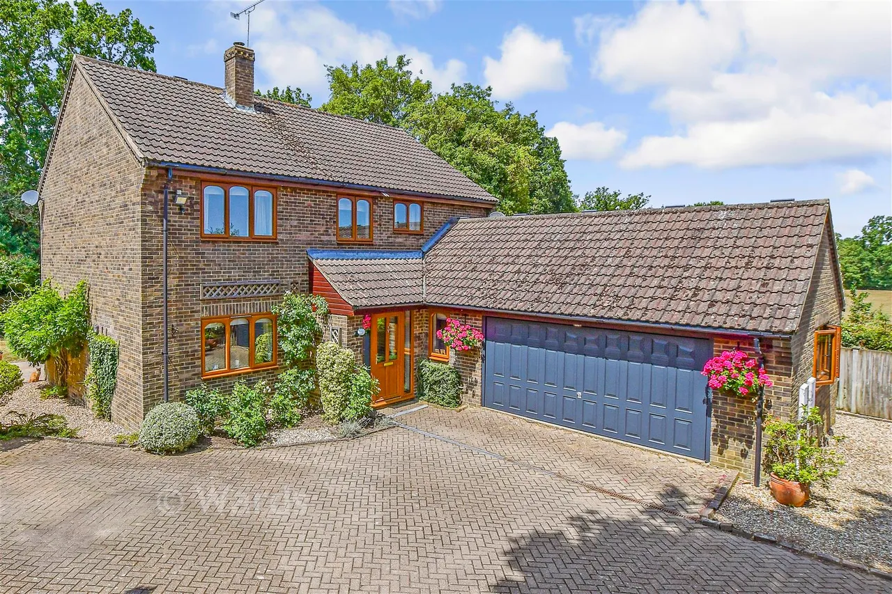 4 bed house for sale, Ashford Road, High Halden, TN26