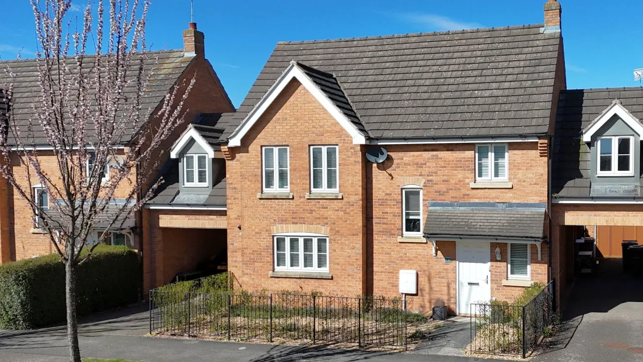 5 bed house for sale — Leaf Avenue, Hampton Hargate, Peterborough, PE7