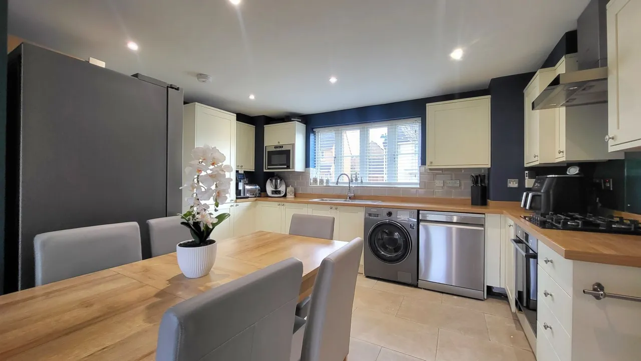 Leaf Avenue, Hampton Hargate, Peterborough, PE7, photo 3