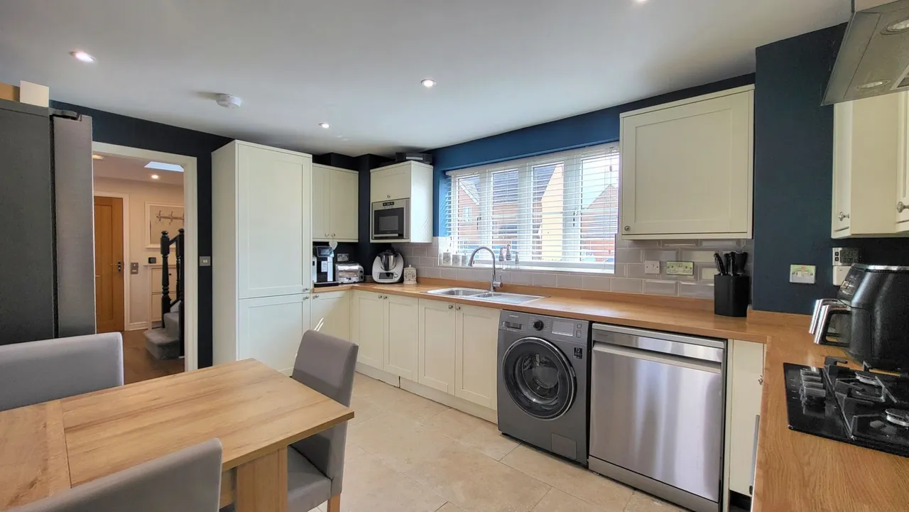 Leaf Avenue, Hampton Hargate, Peterborough, PE7, photo 5