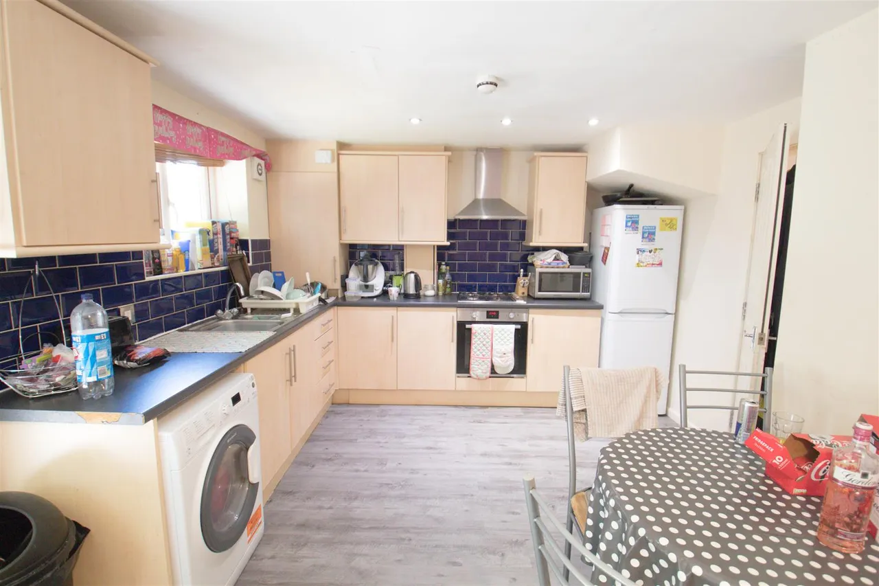 4 bed house to rent, Grimthorpe Place, Headingley, LS6