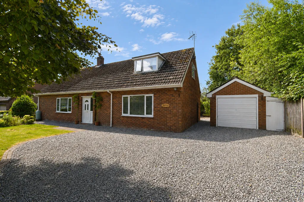 4 bed house for sale, Bronington